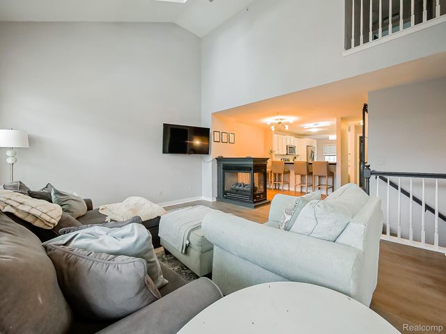 406 Old Pine Way, Walled Lake, MI 48390