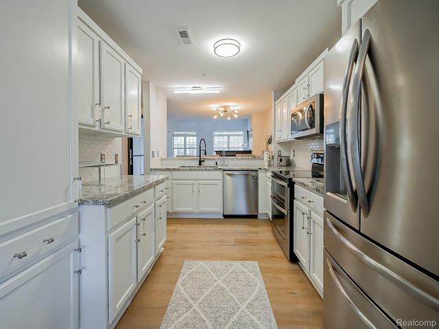 406 Old Pine Way, Walled Lake, MI 48390