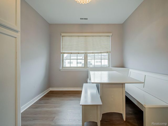 406 Old Pine Way, Walled Lake, MI 48390