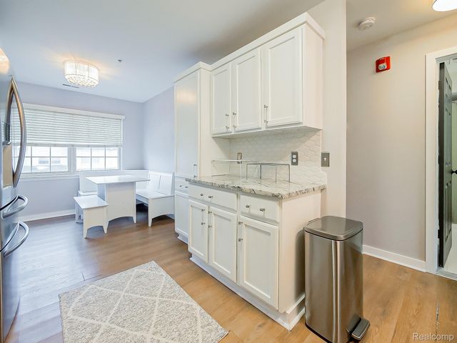 406 Old Pine Way, Walled Lake, MI 48390