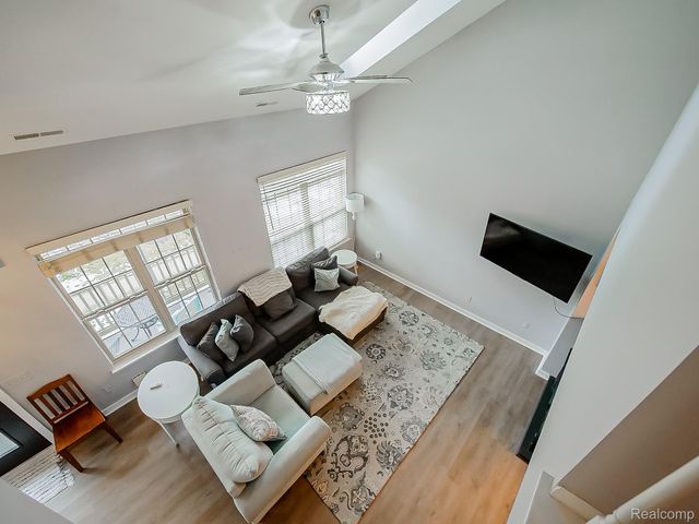 406 Old Pine Way, Walled Lake, MI 48390