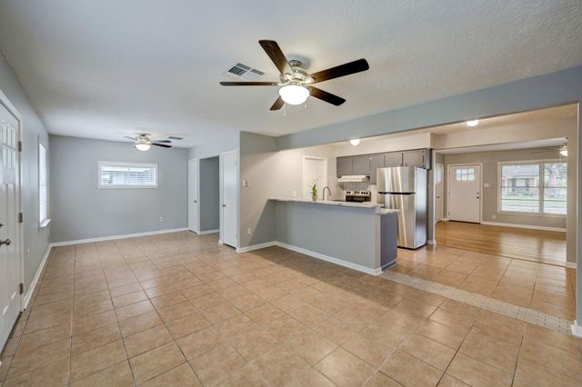 5013 Verdome Lane, Houston, TX 77092