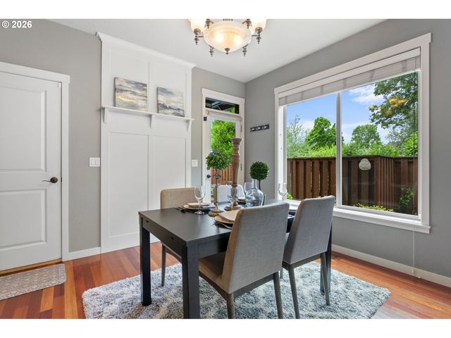 8988 Sw TAYLORS FERRY Rd, Portland, OR 97223