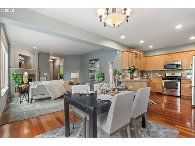 8988 Sw TAYLORS FERRY Rd, Portland, OR 97223