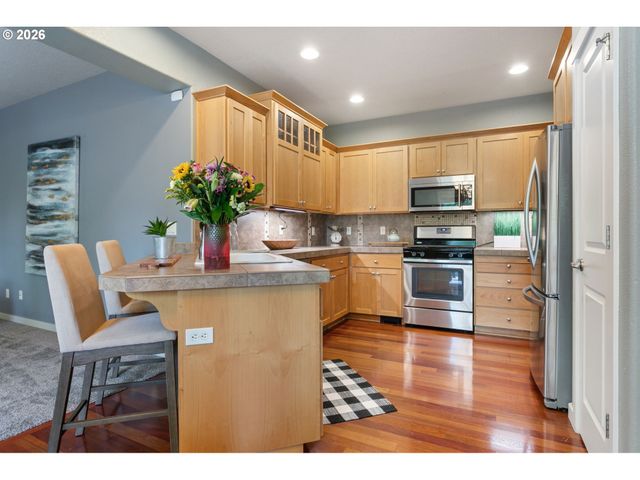 8988 Sw TAYLORS FERRY Rd, Portland, OR 97223