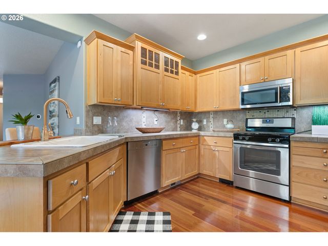 8988 Sw TAYLORS FERRY Rd, Portland, OR 97223