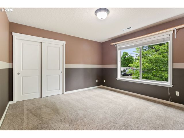 8988 Sw TAYLORS FERRY Rd, Portland, OR 97223