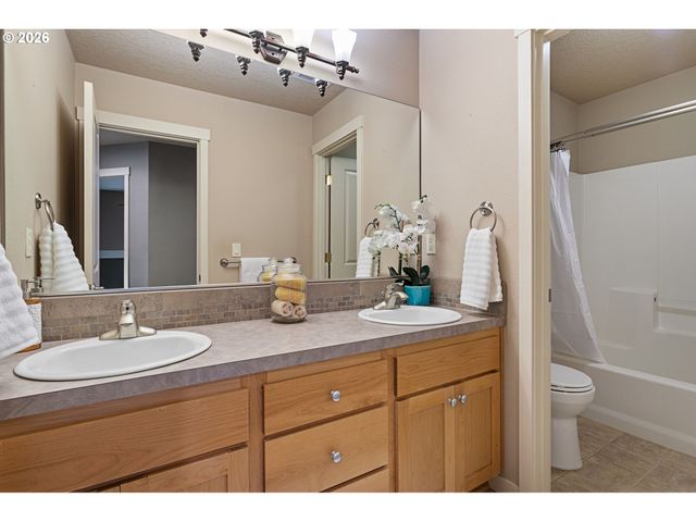 8988 Sw TAYLORS FERRY Rd, Portland, OR 97223