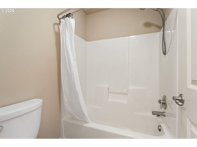 8988 Sw TAYLORS FERRY Rd, Portland, OR 97223