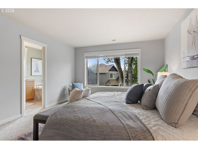 8988 Sw TAYLORS FERRY Rd, Portland, OR 97223