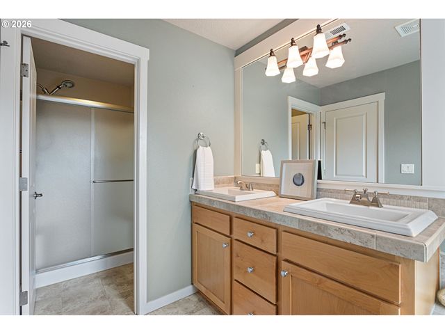 8988 Sw TAYLORS FERRY Rd, Portland, OR 97223
