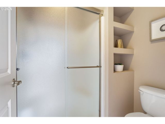8988 Sw TAYLORS FERRY Rd, Portland, OR 97223