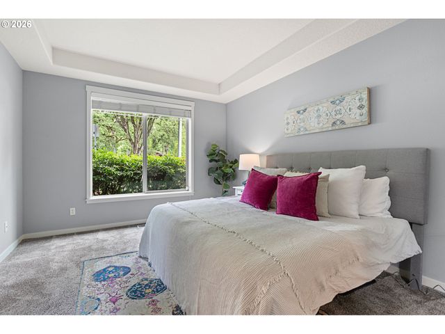 8988 Sw TAYLORS FERRY Rd, Portland, OR 97223