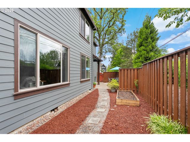 8988 Sw TAYLORS FERRY Rd, Portland, OR 97223
