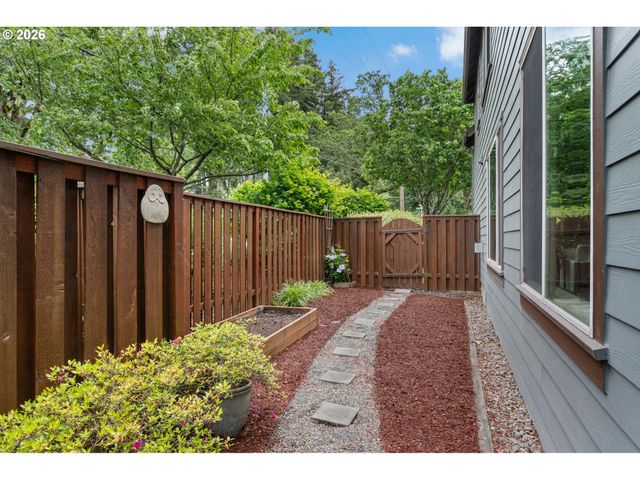 8988 Sw TAYLORS FERRY Rd, Portland, OR 97223