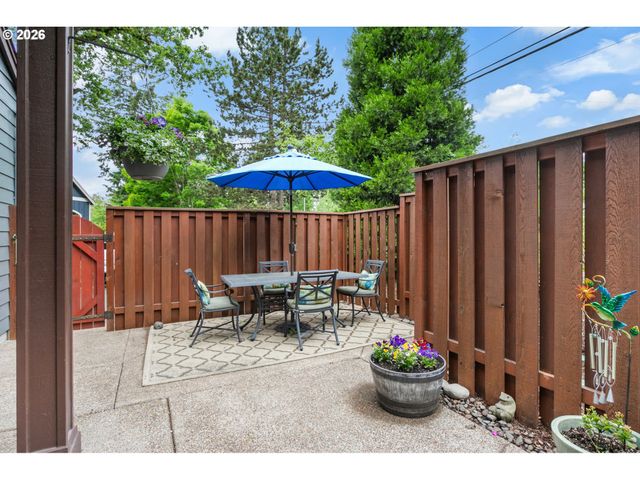 8988 Sw TAYLORS FERRY Rd, Portland, OR 97223