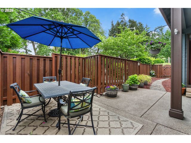 8988 Sw TAYLORS FERRY Rd, Portland, OR 97223