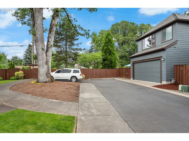 8988 Sw TAYLORS FERRY Rd, Portland, OR 97223