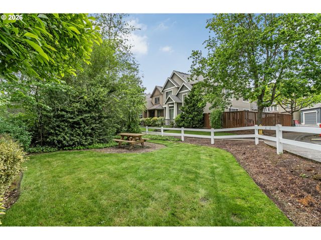 8988 Sw TAYLORS FERRY Rd, Portland, OR 97223