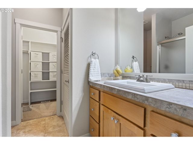 8988 Sw TAYLORS FERRY Rd, Portland, OR 97223