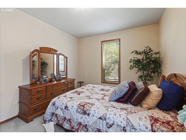 898 Ne PACIFIC Dr, Fairview, OR 97024