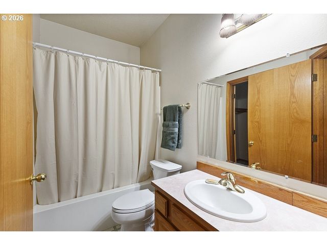 898 Ne PACIFIC Dr, Fairview, OR 97024