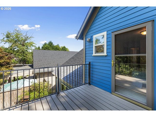 898 Ne PACIFIC Dr, Fairview, OR 97024