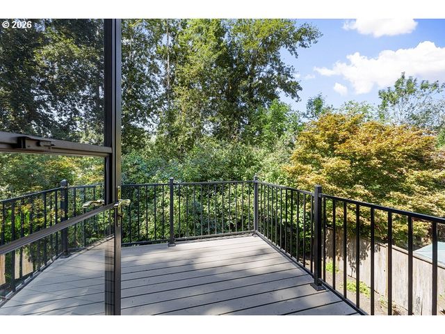 898 Ne PACIFIC Dr, Fairview, OR 97024