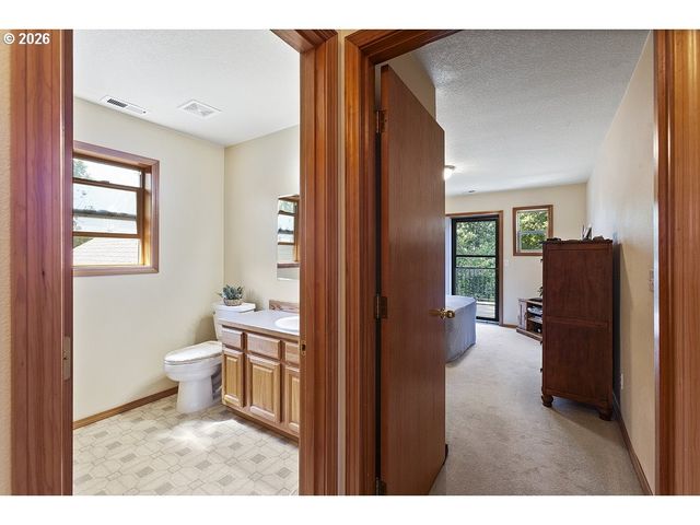 898 Ne PACIFIC Dr, Fairview, OR 97024