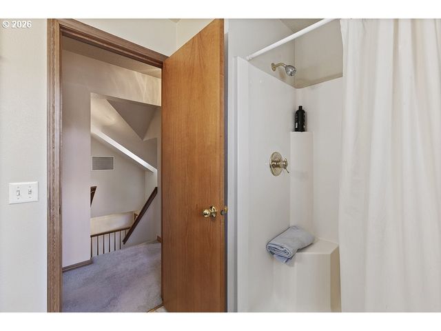 898 Ne PACIFIC Dr, Fairview, OR 97024