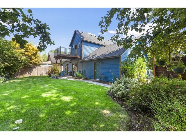 898 Ne PACIFIC Dr, Fairview, OR 97024