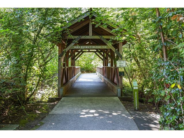 898 Ne PACIFIC Dr, Fairview, OR 97024