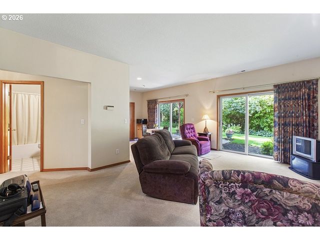 898 Ne PACIFIC Dr, Fairview, OR 97024