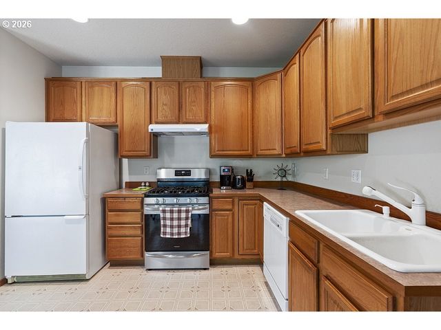 898 Ne PACIFIC Dr, Fairview, OR 97024