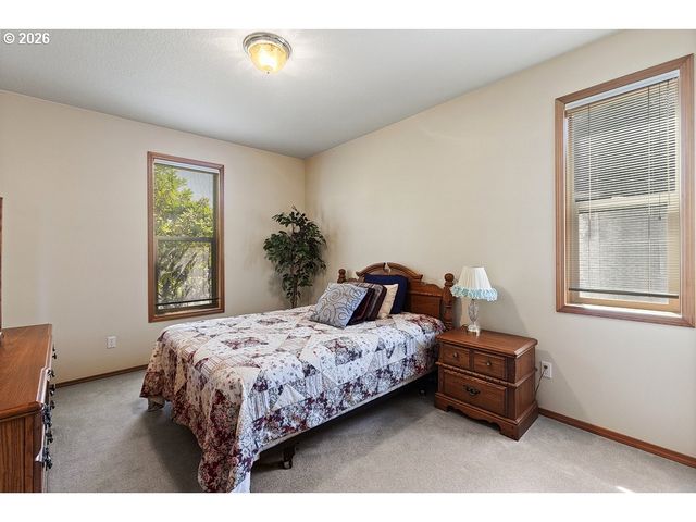 898 Ne PACIFIC Dr, Fairview, OR 97024