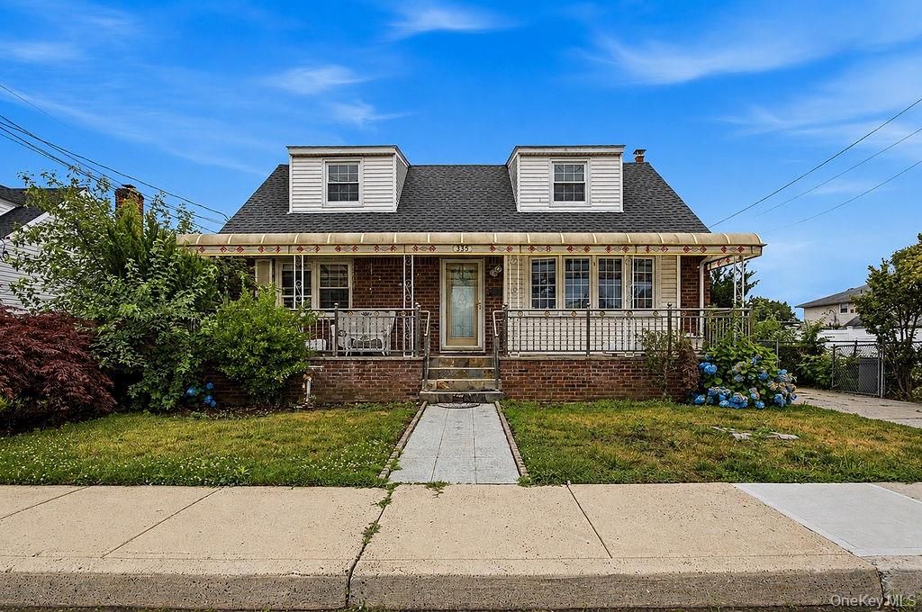 335 Roquette Avenue, Floral Park, NY 11001 — exterior