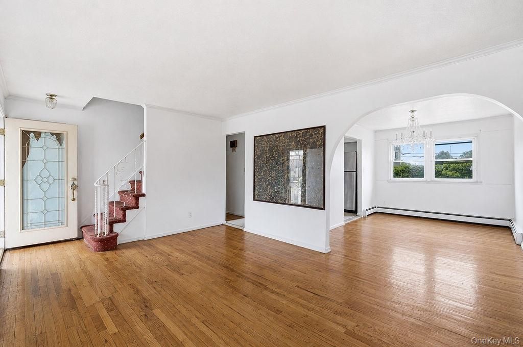 335 Roquette Avenue, Floral Park, NY 11001 — photo 2