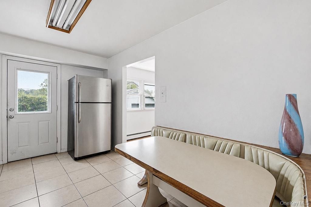 335 Roquette Avenue, Floral Park, NY 11001 — photo 4