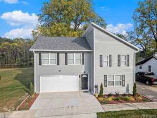 105 S Comstock Street, Corunna, MI 48817