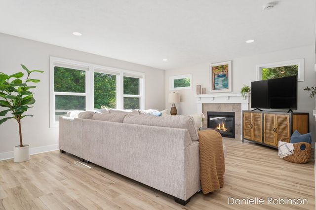 16936 Birchview Drive, Nunica, MI 49448