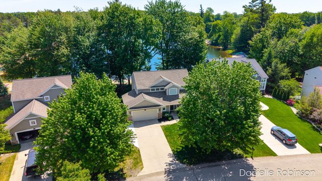 16936 Birchview Drive, Nunica, MI 49448