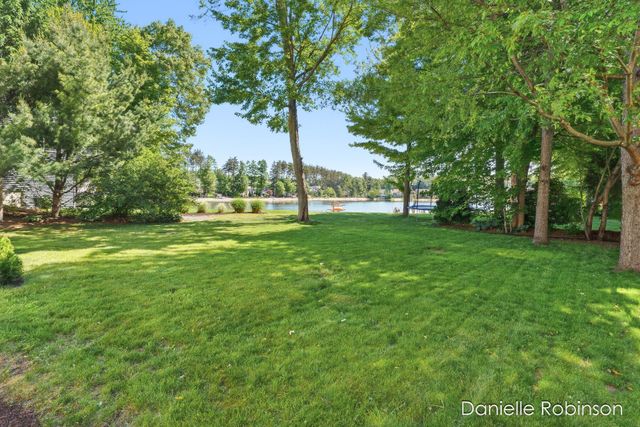 16936 Birchview Drive, Nunica, MI 49448