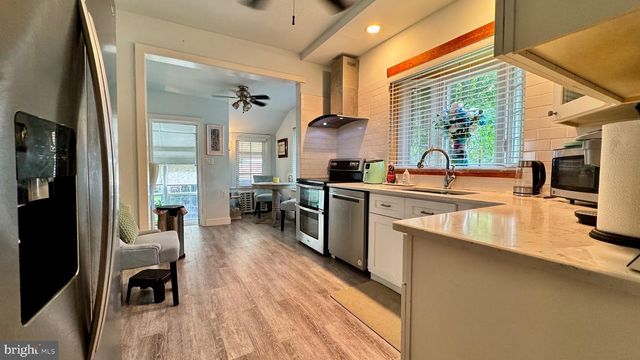 28 S ELM AVE, Aldan, PA 19018