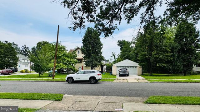 28 S ELM AVE, Aldan, PA 19018