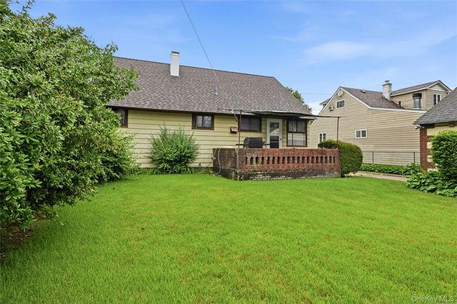 50 Moeller Street, Hicksville, NY 11801