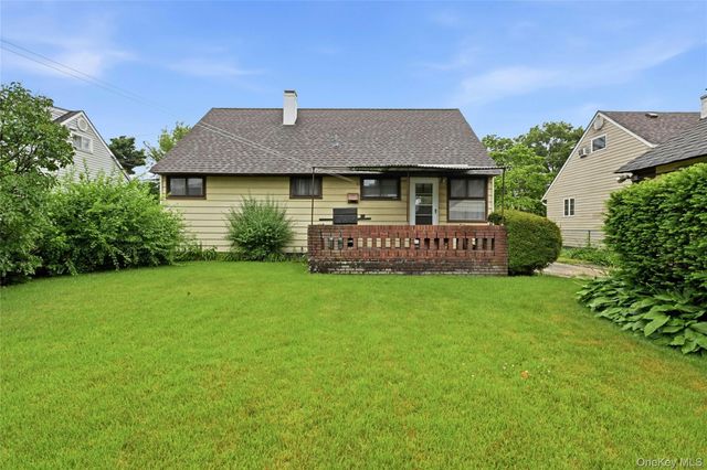 50 Moeller Street, Hicksville, NY 11801