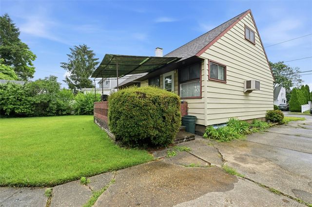 50 Moeller Street, Hicksville, NY 11801
