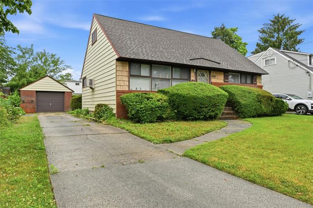 50 Moeller Street, Hicksville, NY 11801