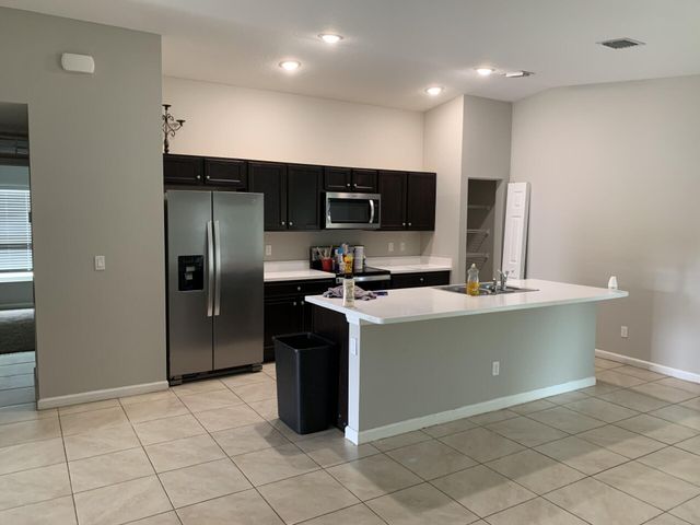 872 SE Chaloupe Avenue, Port St. Lucie, Port St Lucie, FL 34983