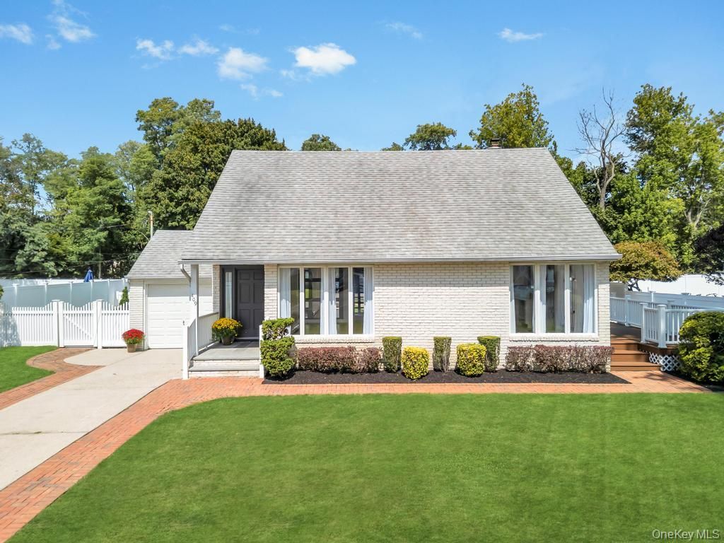 409 Capri Road, West Islip, NY 11795